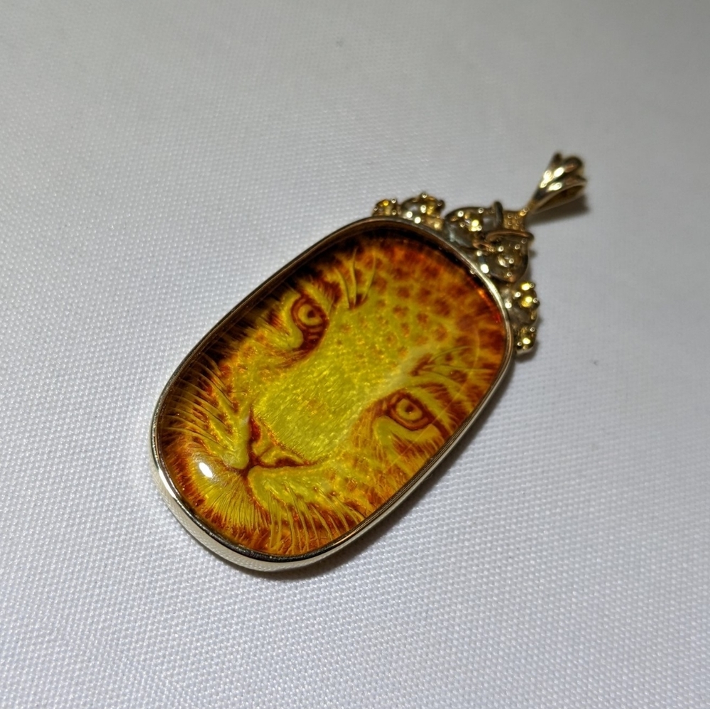 10k Copal Amber Leopard Pendant